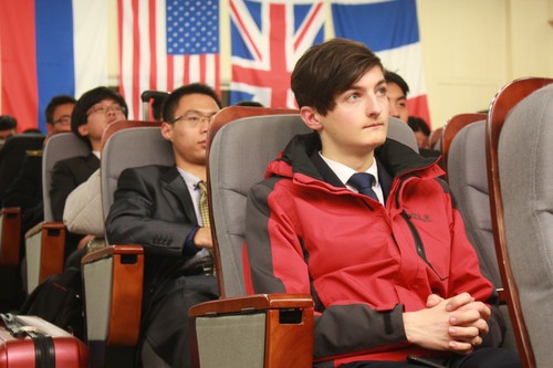 照片八 代表参加闭幕式 照片八 代表参加闭幕式