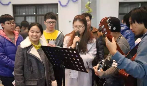 图片二(吉他社活动现场) 图片二(吉他社活动现场)