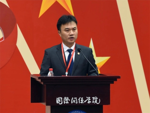 大会主席团主席、校团委书记吴启春 大会主席团主席、校团委书记吴启春