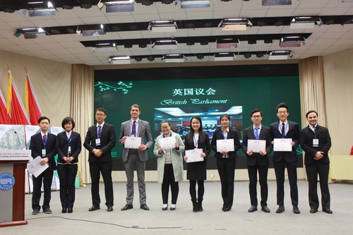 照片九 为优秀代表颁奖 照片九 为优秀代表颁奖