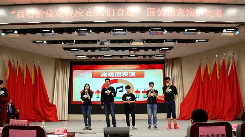 照片六:清唱团中场表演 照片六:清唱团中场表演