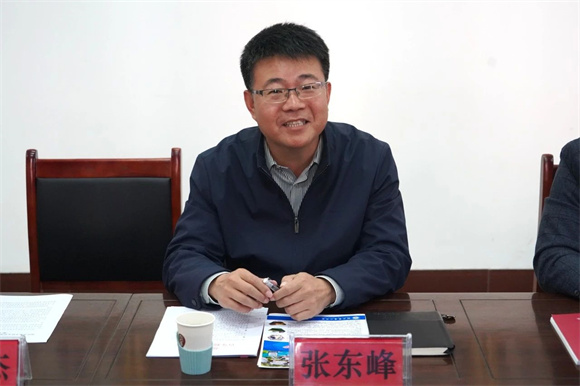 盐山中学校长张东峰发言