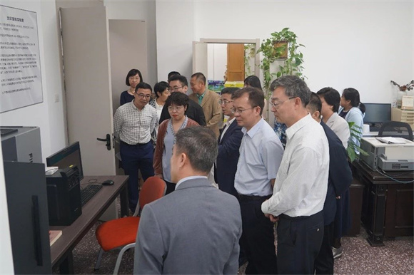 体验扫描机器人作业情况